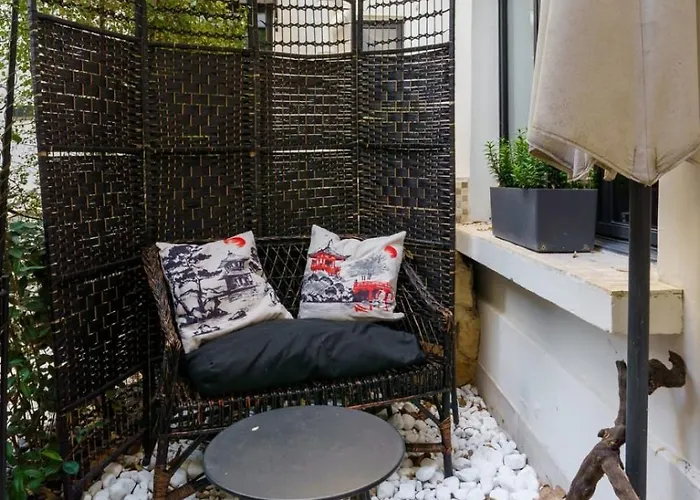 Apartment & Stylish 1bd Duplex W Gardenmontmartre! Paris